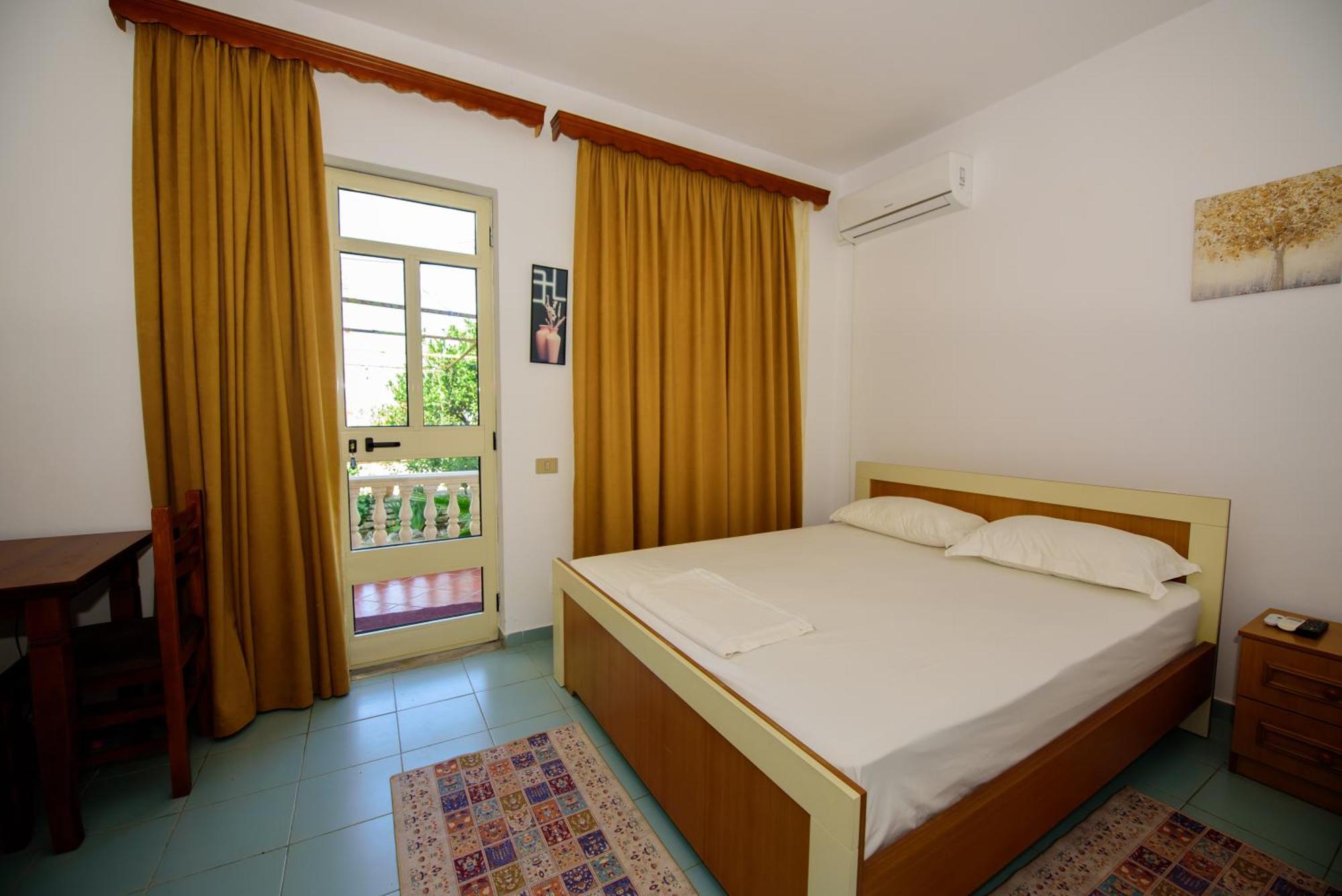 Rei'S Place Vlore Exterior photo